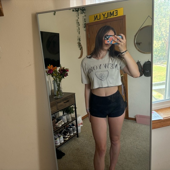 🤎Garage crop top🤎 - Picture 2 of 6